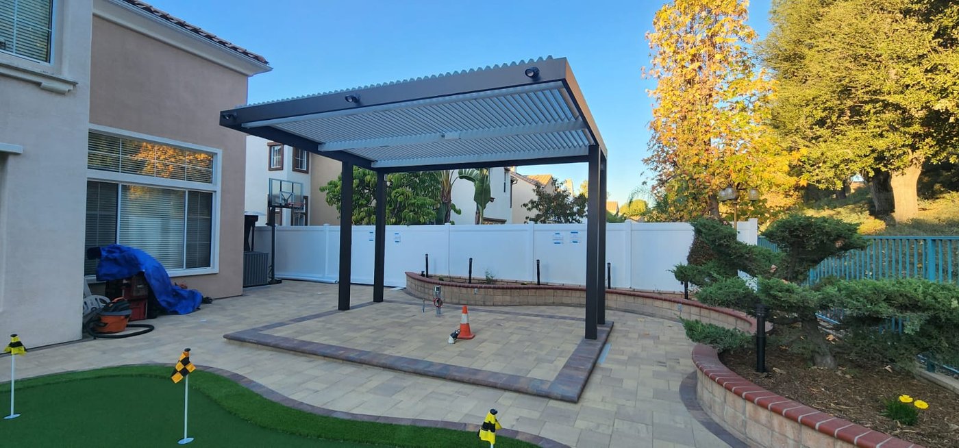 4K cantilever aluminum patio cover — open post-free front