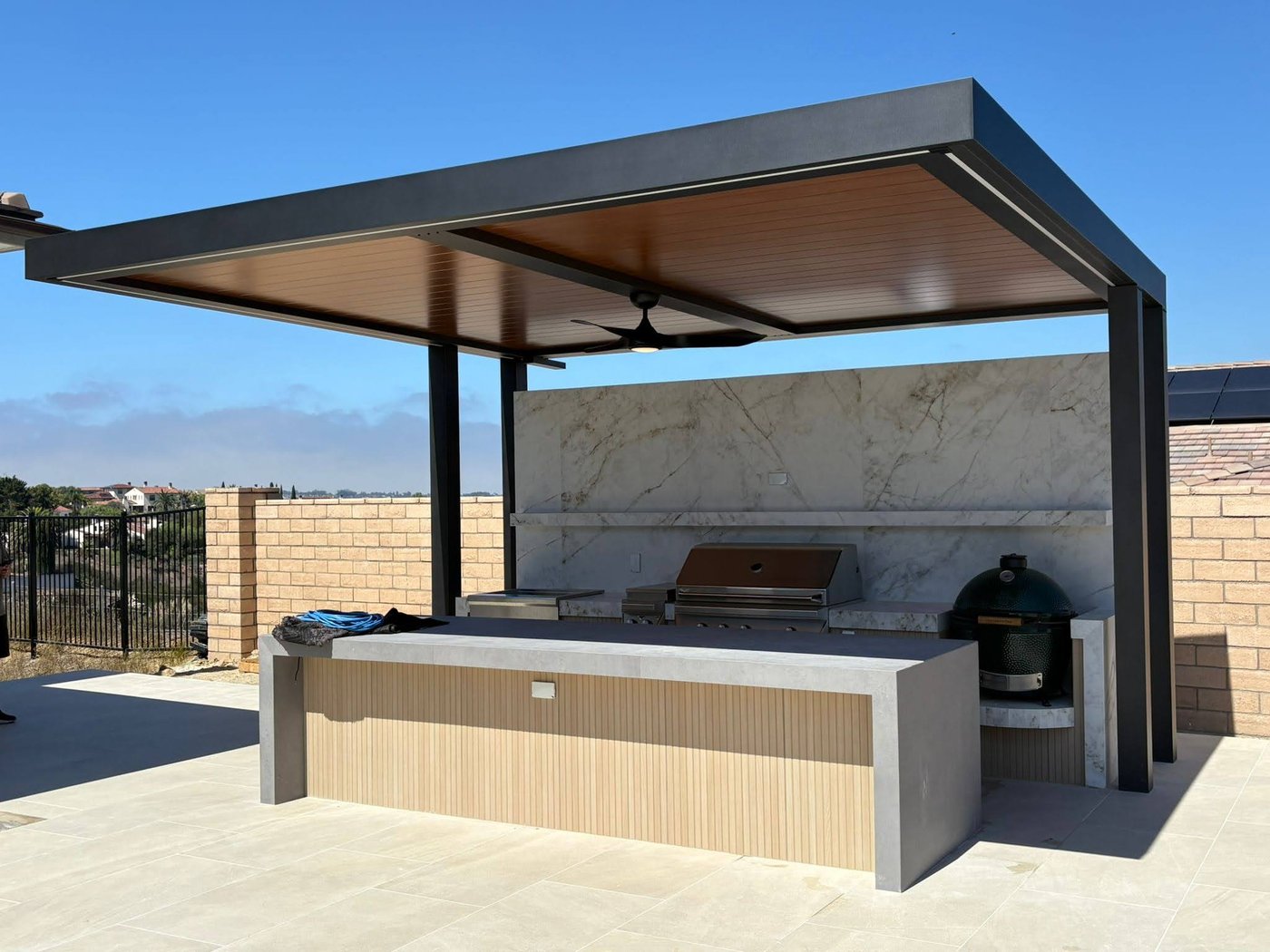 4K cantilever aluminum patio cover — with mountain view