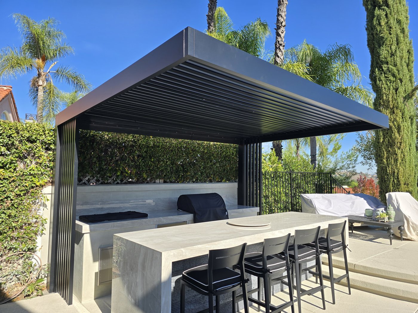 4K cantilever aluminum patio cover — clean cantilever front edge