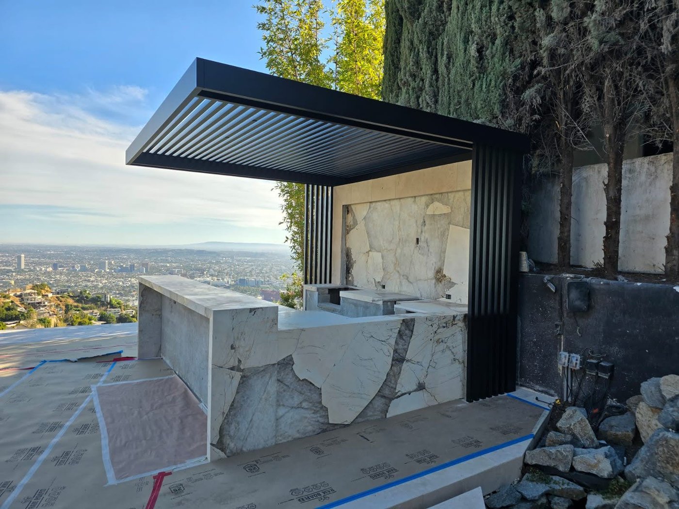 4K cantilever aluminum patio cover — freestanding in the yard