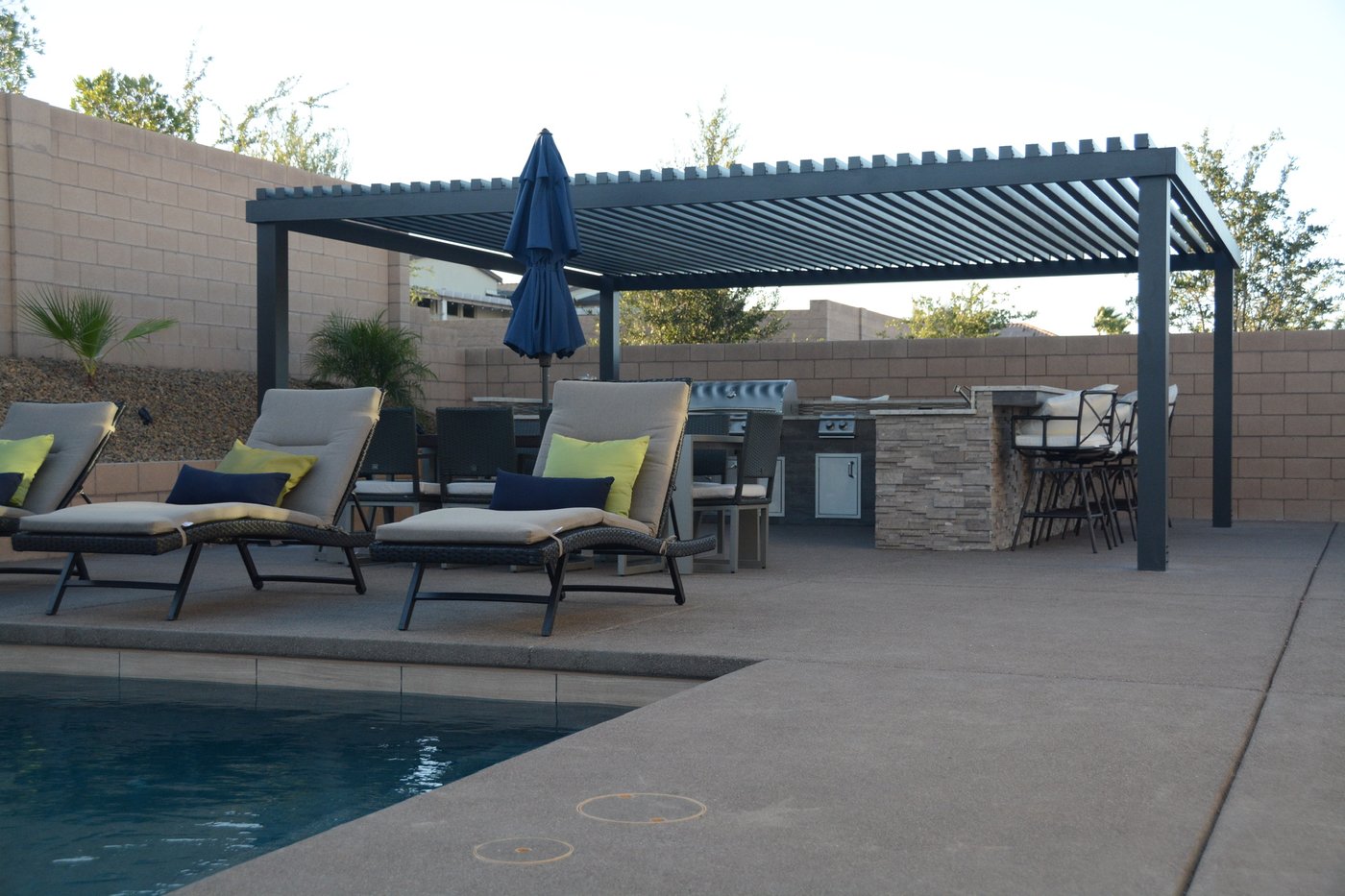 4K open-lattice aluminum cover beside a backyard pool