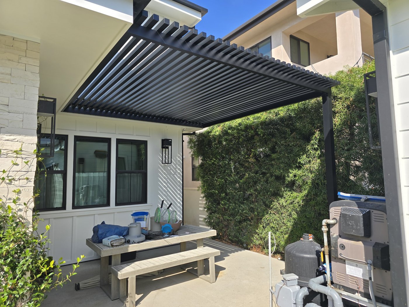 4K louvered patio cover with privacy hedge