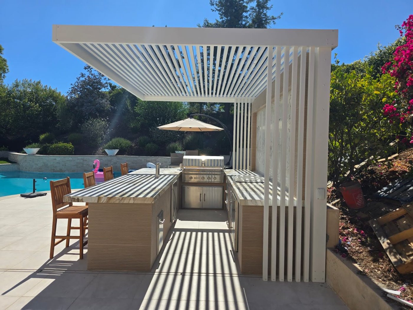 4K cantilever aluminum patio cover — with ceiling fan
