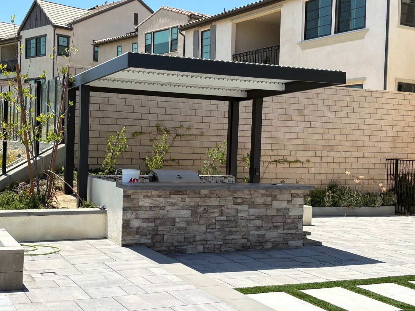 4K cantilever aluminum patio cover — freestanding in the yard